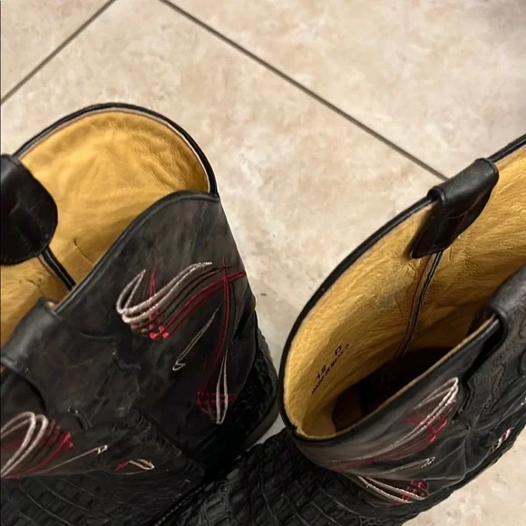 Cavender’s black and red cowboy boots - Picture 7 of 8